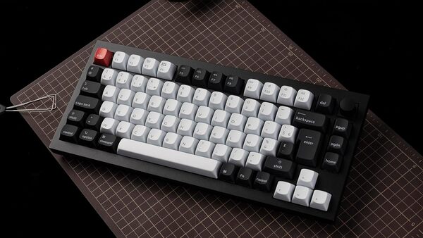 Keychron Q1 HE QMK Clavier Mécanique Personnalisé sans Fil avec Bouton, 2,4 GHz/Bluetooth/Filaire, Commutateurs Magnétiques Gateron Rétroéclairés RVB Programmables pour Mac Windows, Noir Carbone